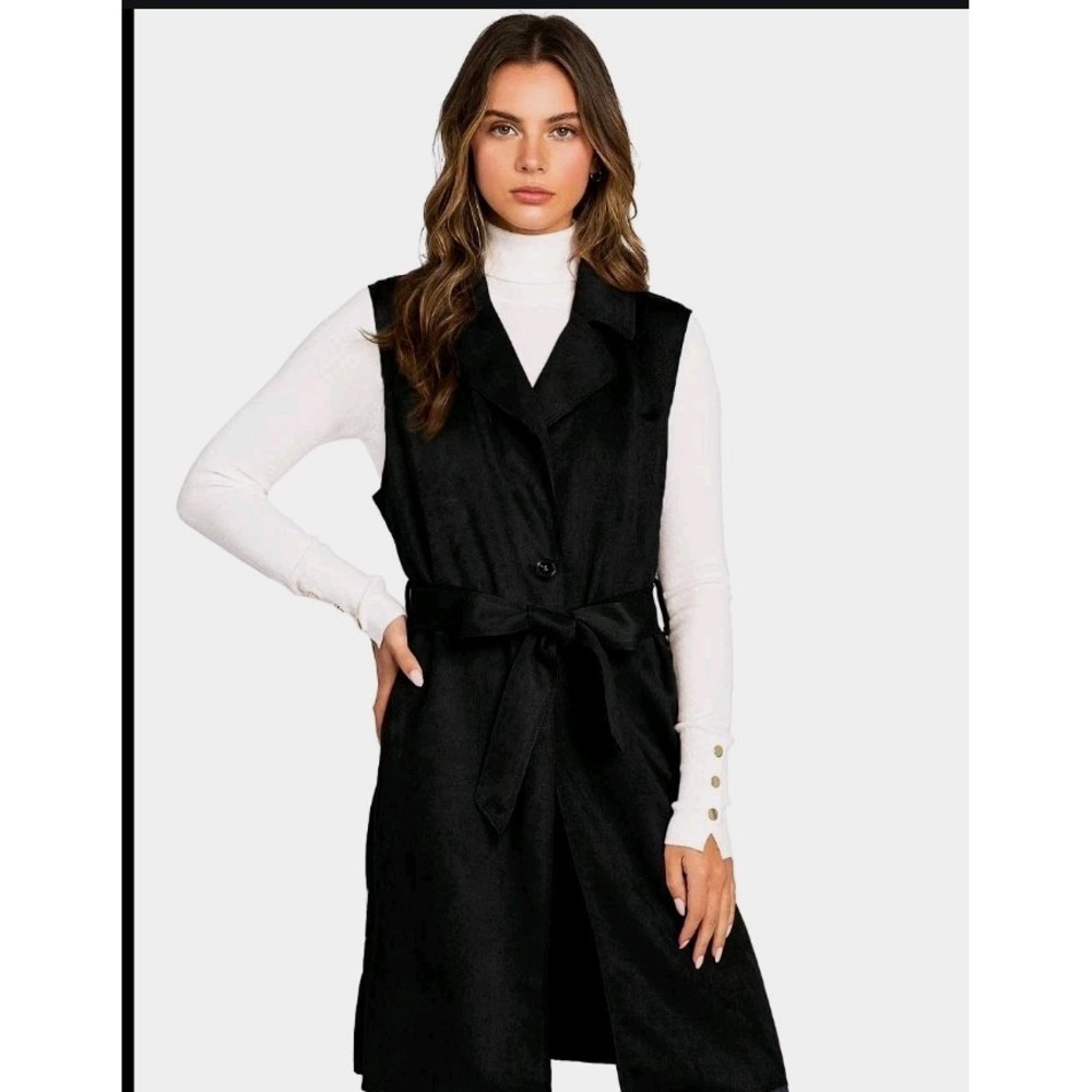 black faux suede sleeveless trench. Open lapel collar.Sizel/G Philosphy. MSRP 78